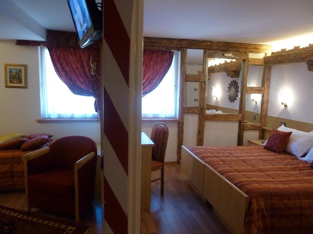 Hotel Ancora Castello-Molina di Fiemme Pokoj fotografie