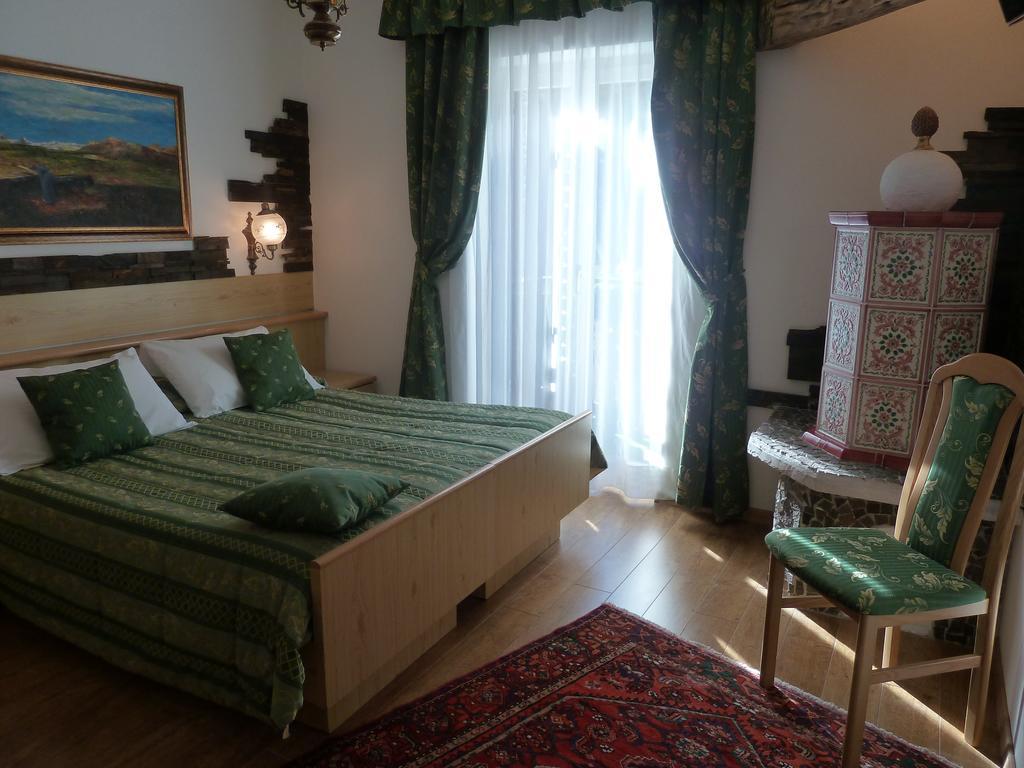 Hotel Ancora Castello-Molina di Fiemme Pokoj fotografie
