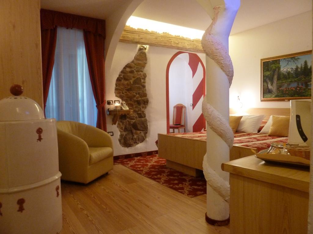 Hotel Ancora Castello-Molina di Fiemme Pokoj fotografie